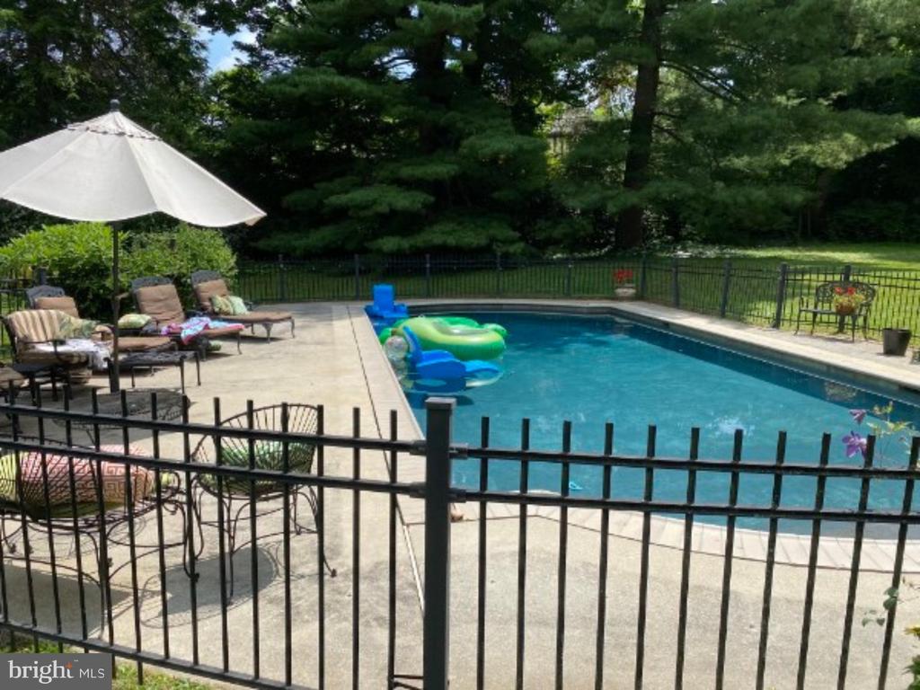 435 GARDEN LANE