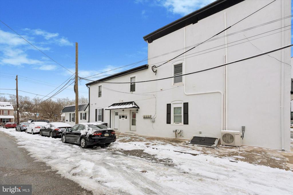 417 W ELM STREET 1