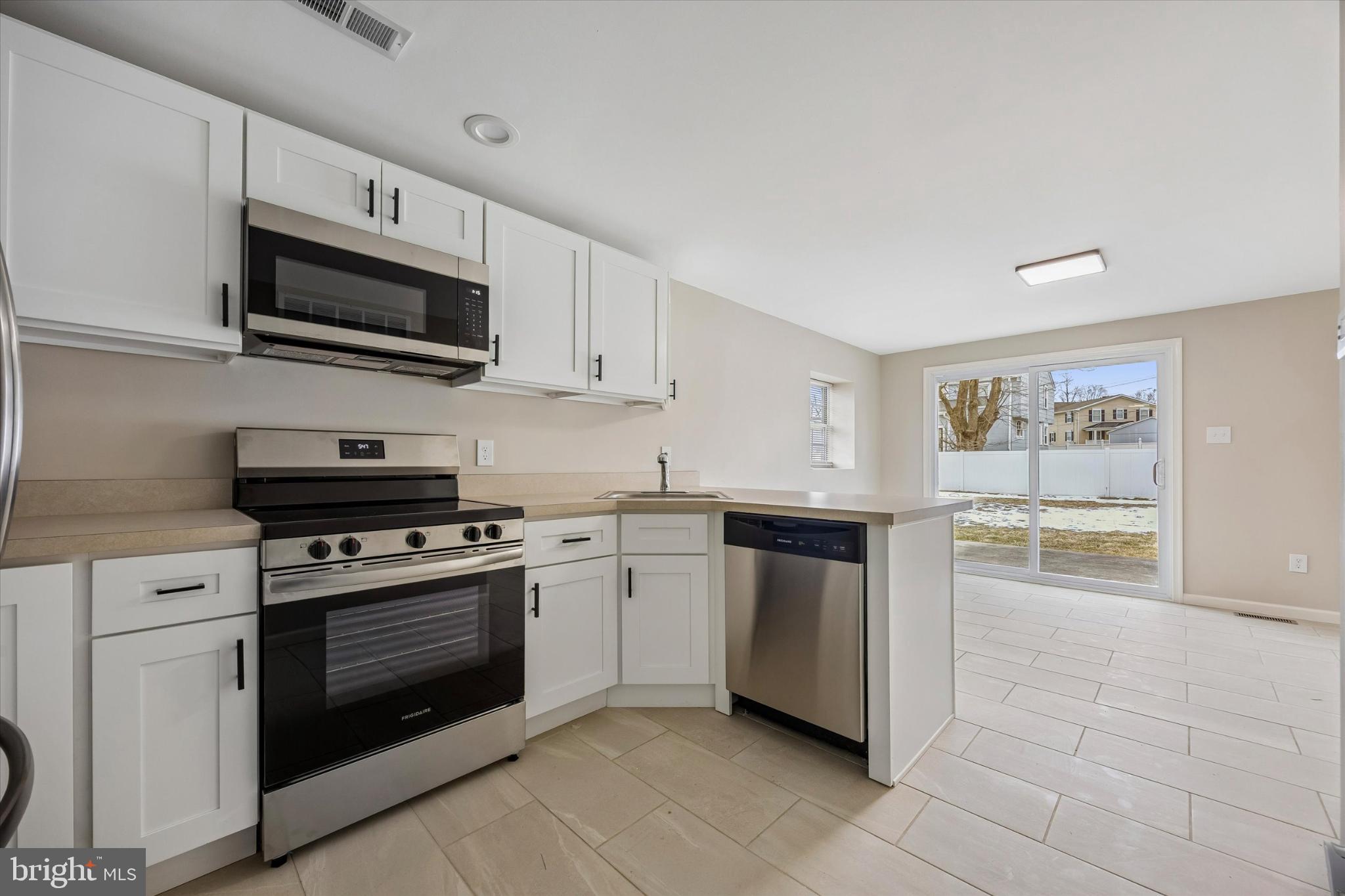 431 LOGAN AVENUE 2
