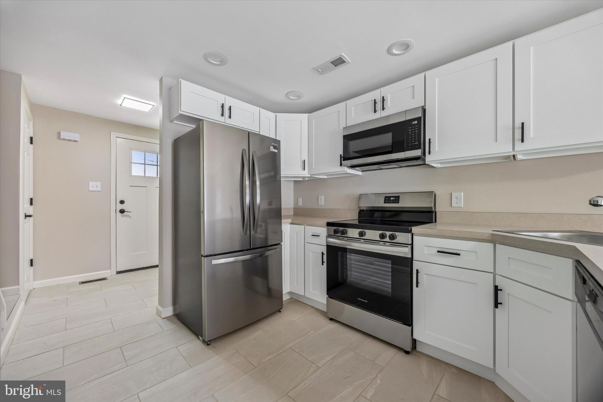 431 LOGAN AVENUE 2