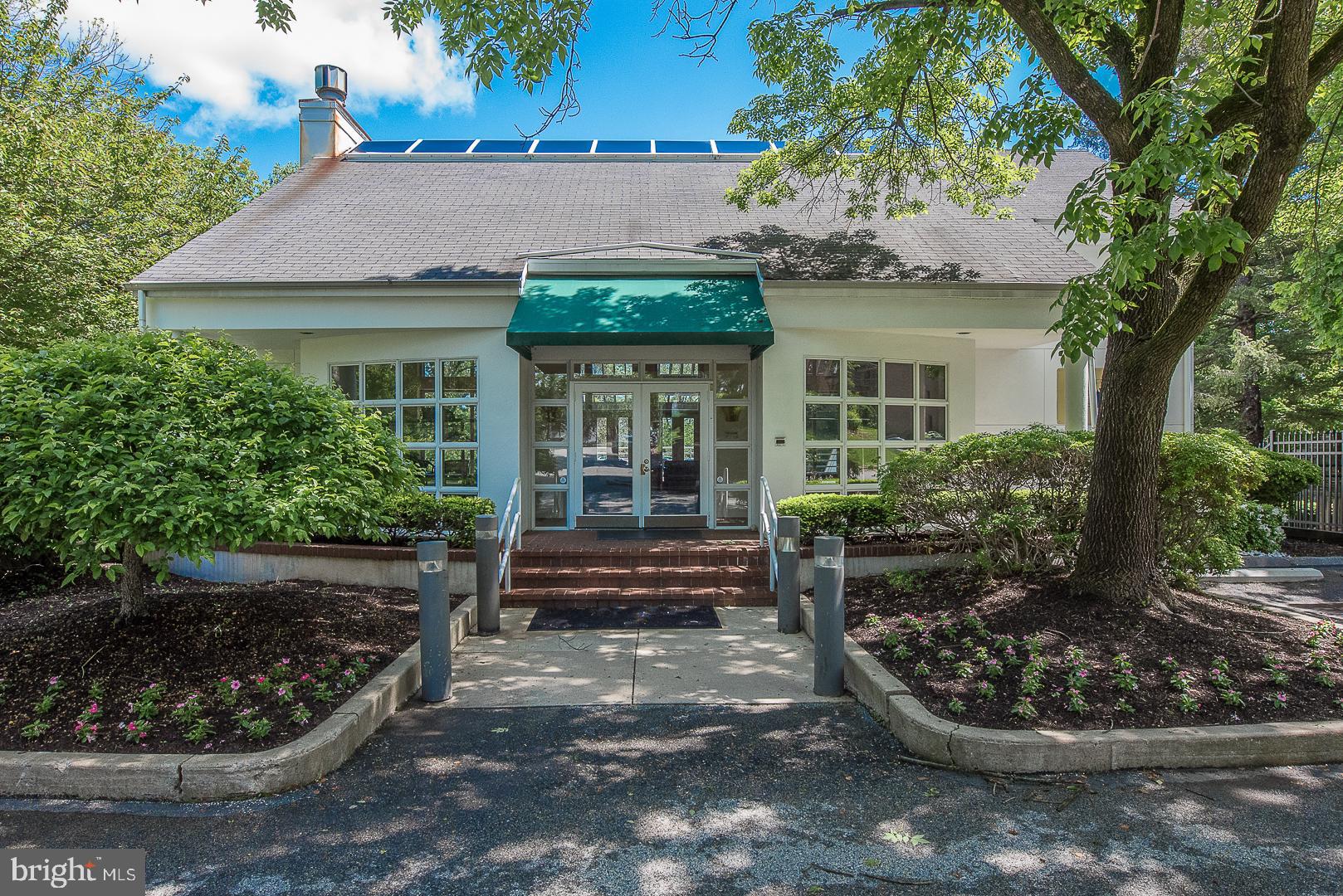 1740 OAKWOOD TERRACE 14-E