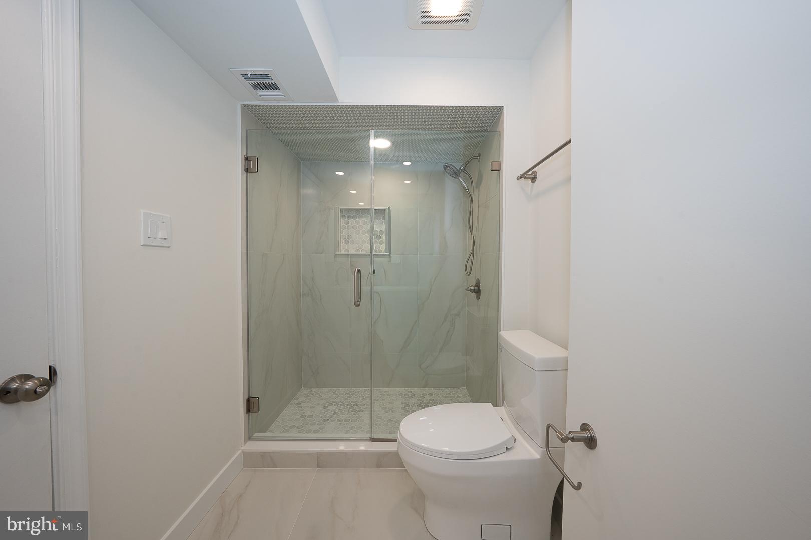 1740 OAKWOOD TERRACE 14-E