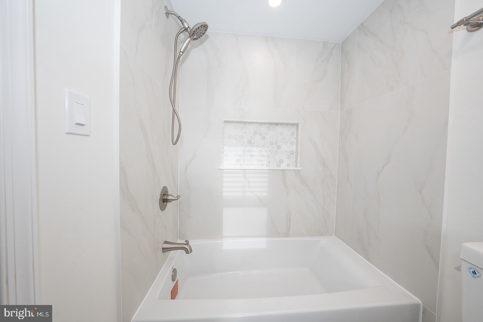 1740 OAKWOOD TERRACE 14-E