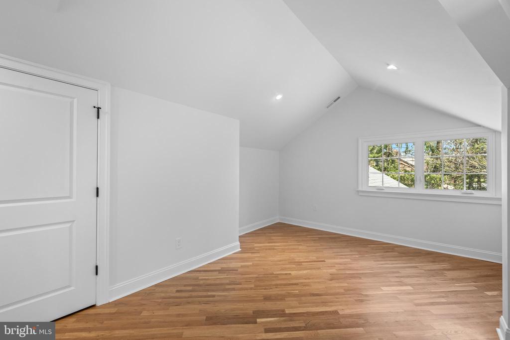 1021 WALSH LANE