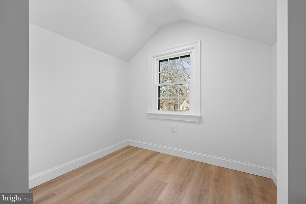 1021 WALSH LANE