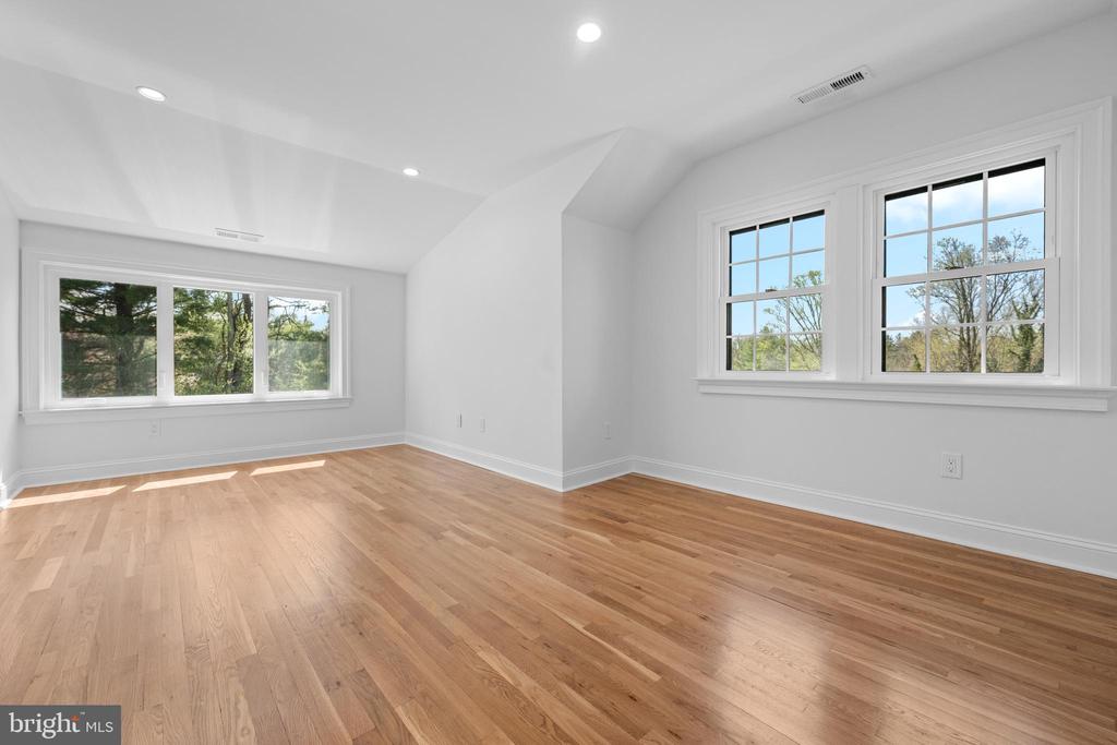 1021 WALSH LANE