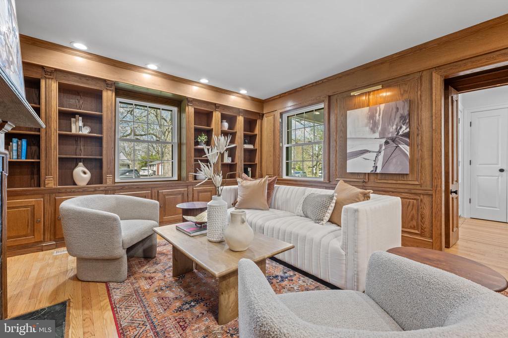 1021 WALSH LANE