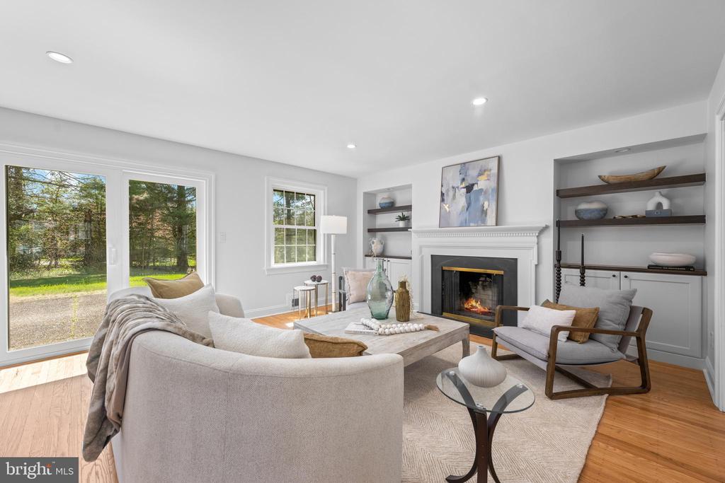1021 WALSH LANE