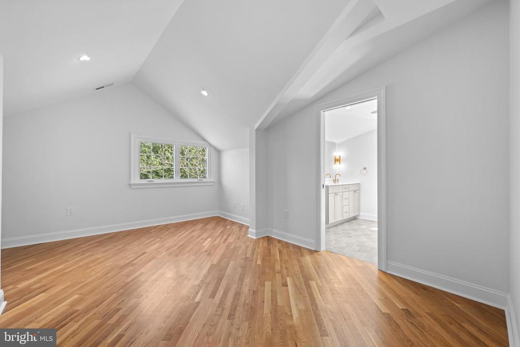 1021 WALSH LANE