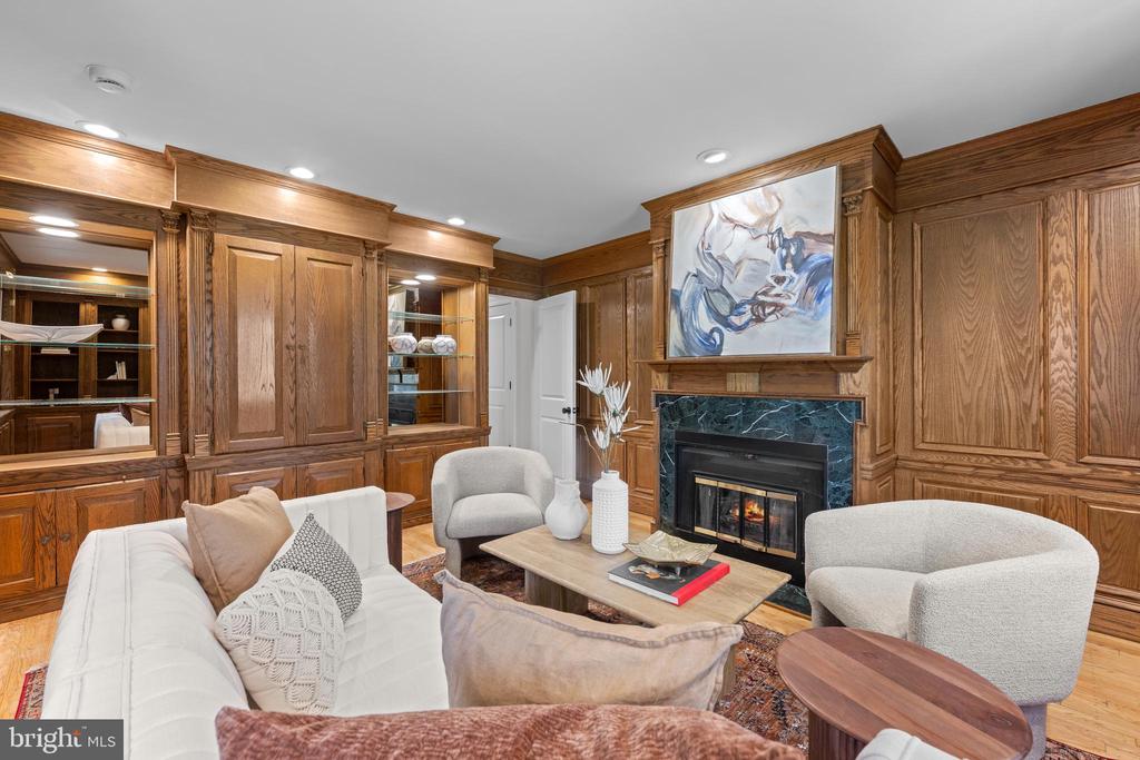 1021 WALSH LANE