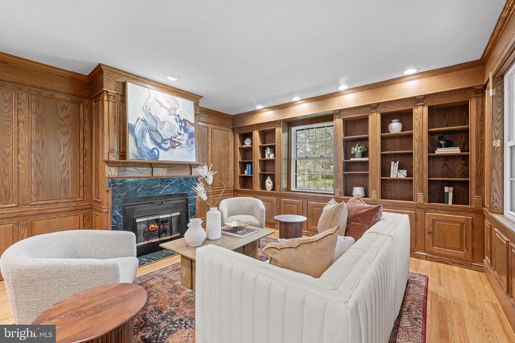 1021 WALSH LANE