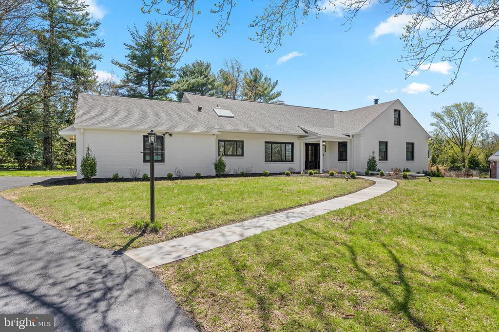 1021 WALSH LANE