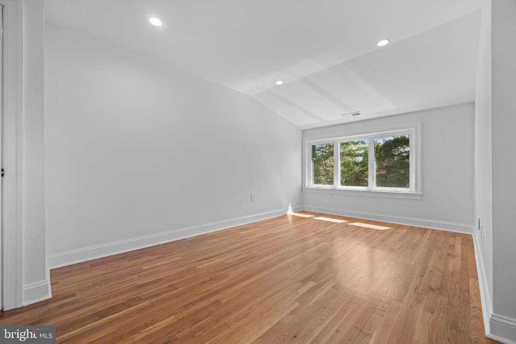1021 WALSH LANE