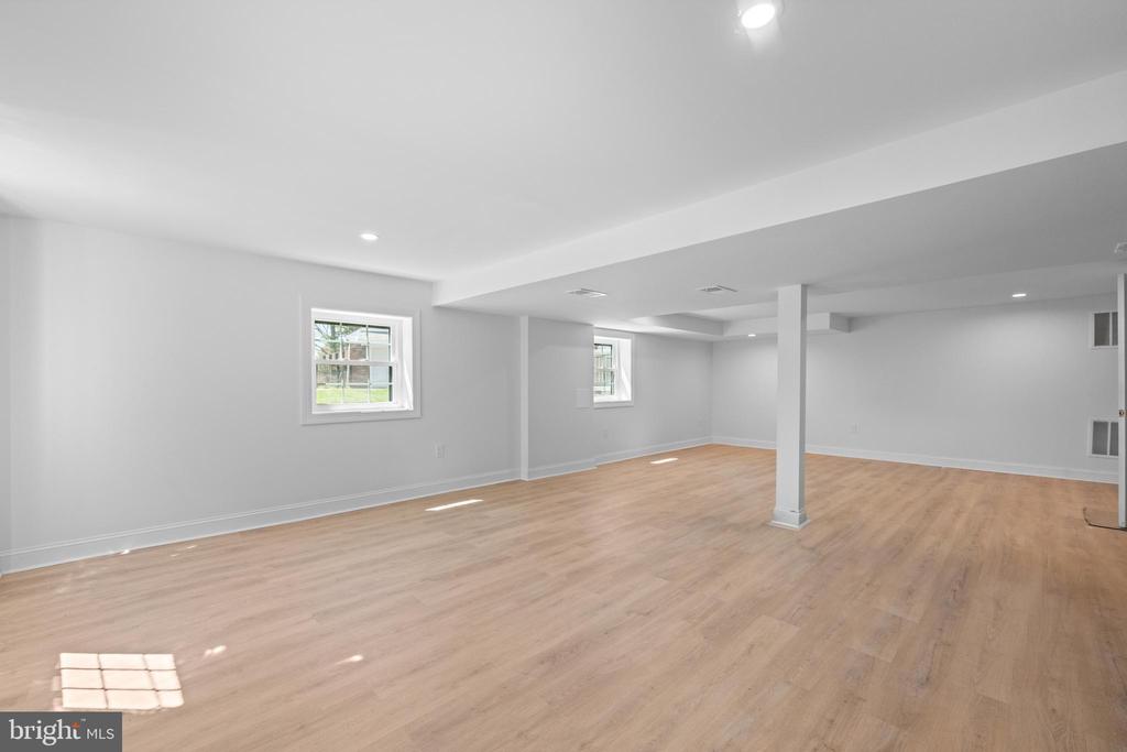 1021 WALSH LANE