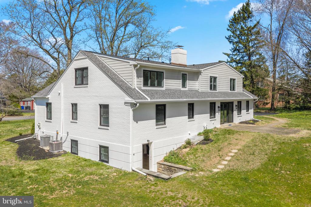 1021 WALSH LANE
