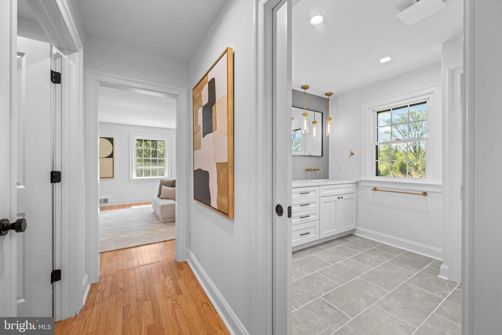 1021 WALSH LANE
