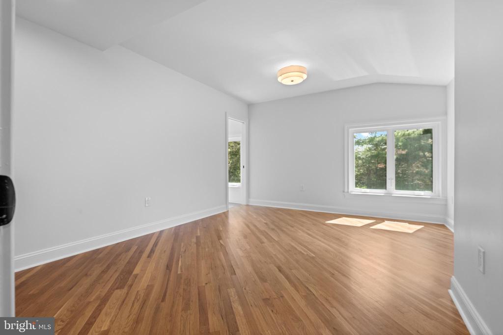 1021 WALSH LANE