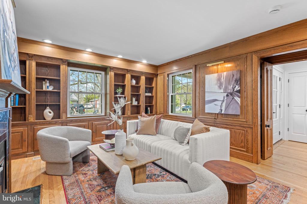 1021 WALSH LANE