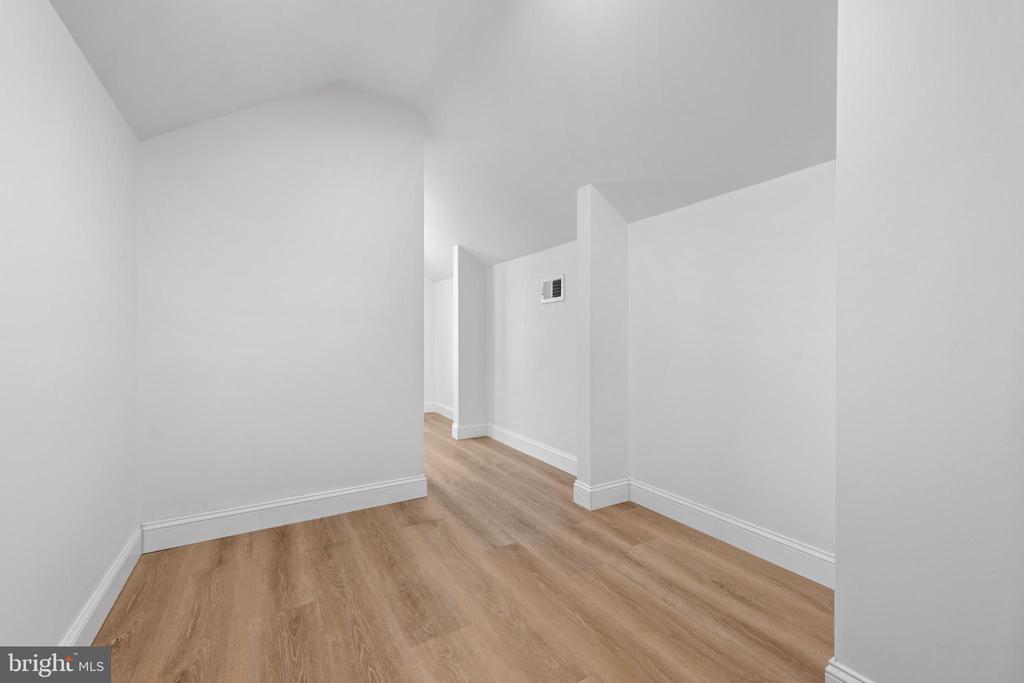 1021 WALSH LANE