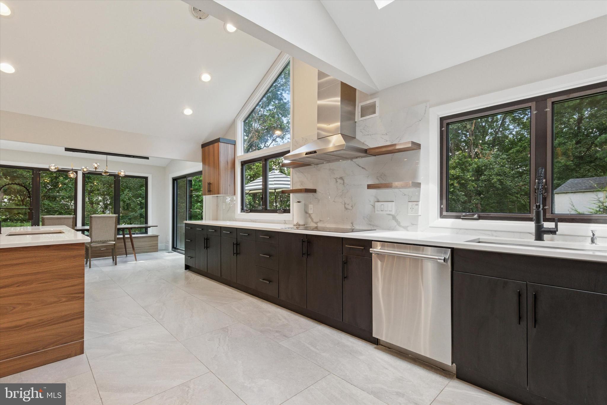 1220 VALLEY ROAD