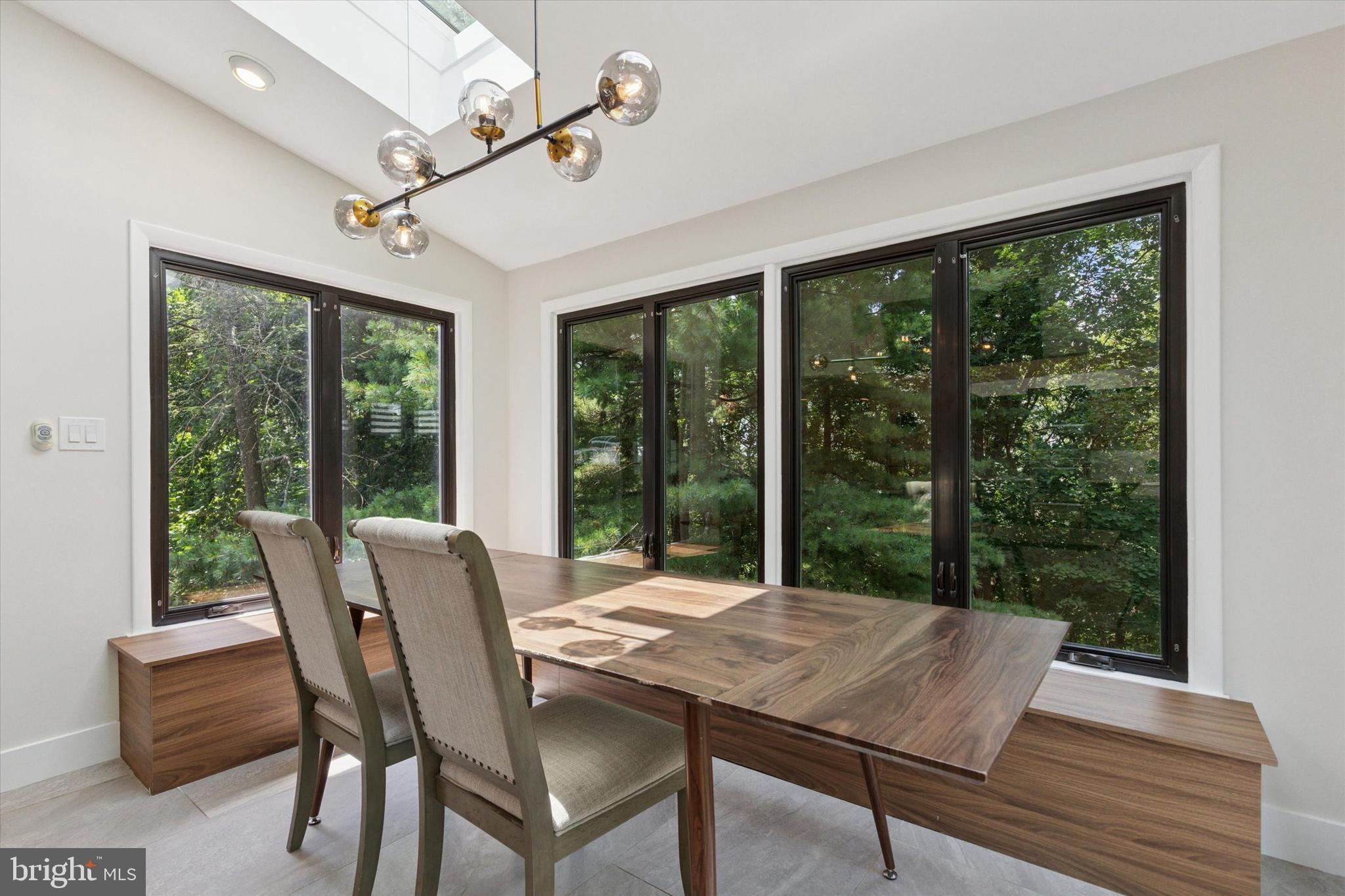 1220 VALLEY ROAD