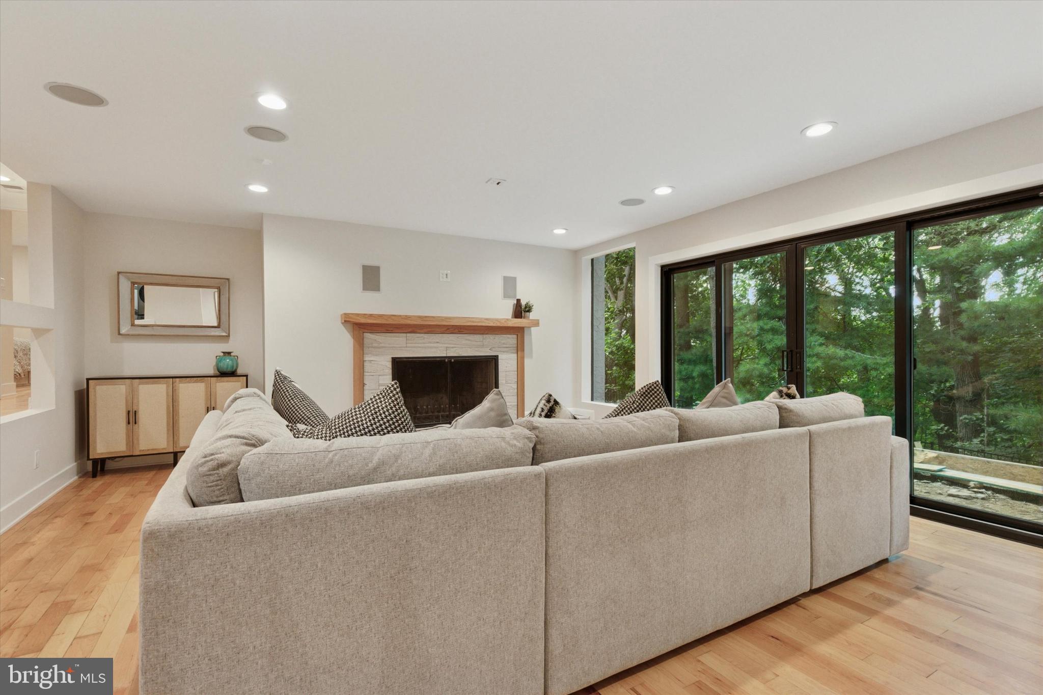 1220 VALLEY ROAD
