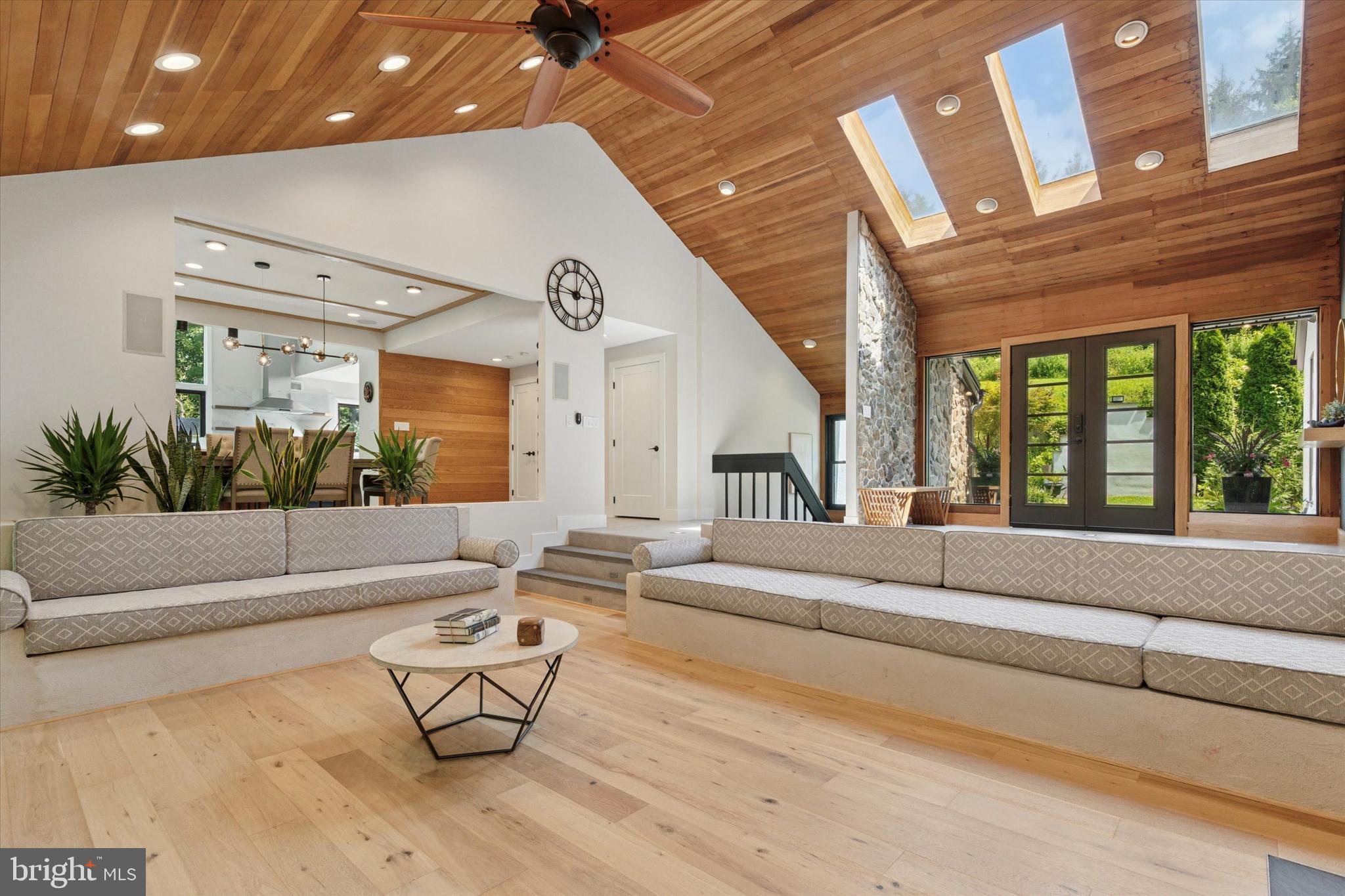 1220 VALLEY ROAD