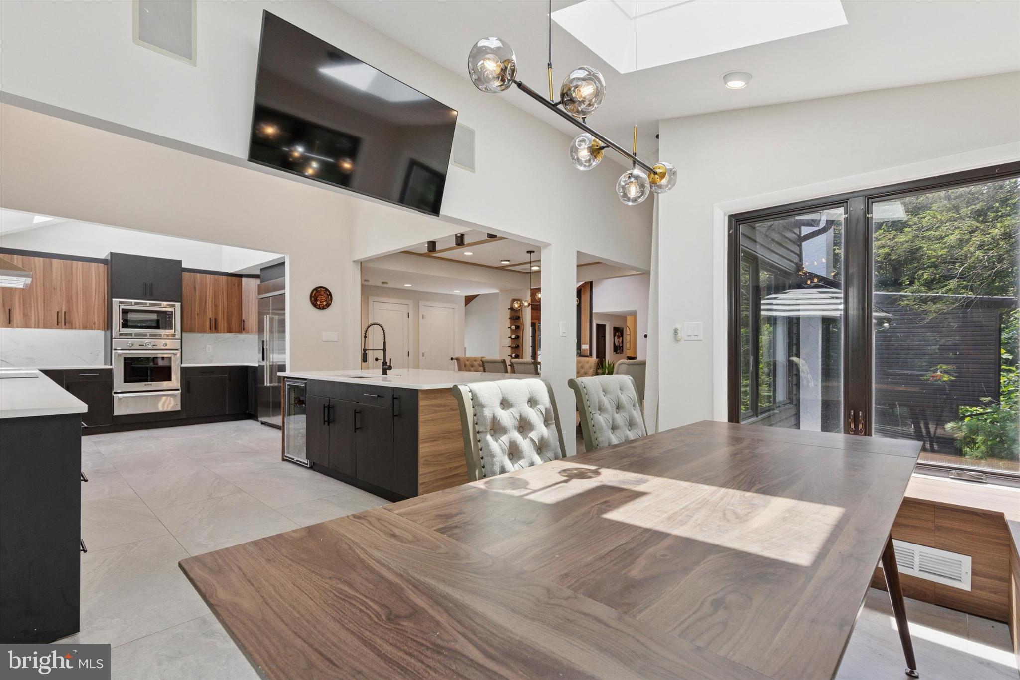 1220 VALLEY ROAD