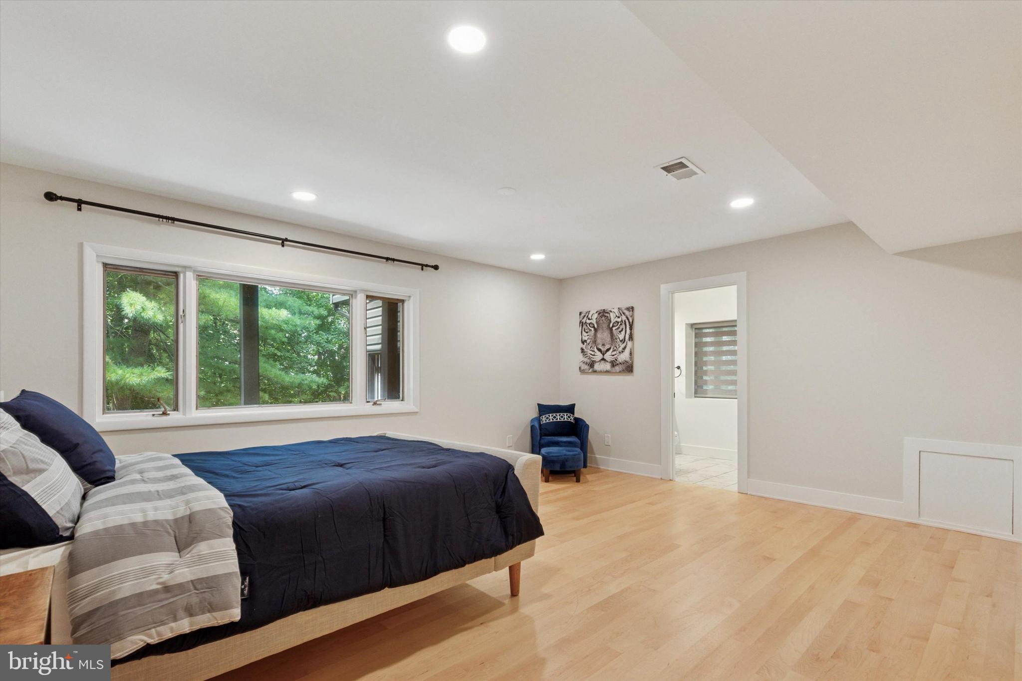1220 VALLEY ROAD