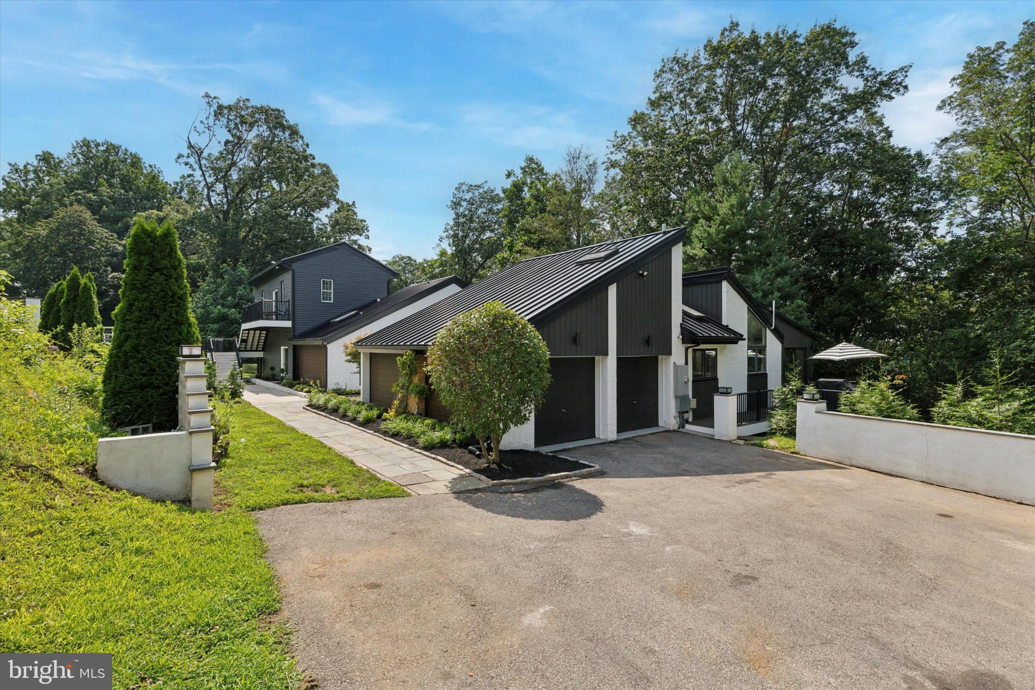 1220 VALLEY ROAD