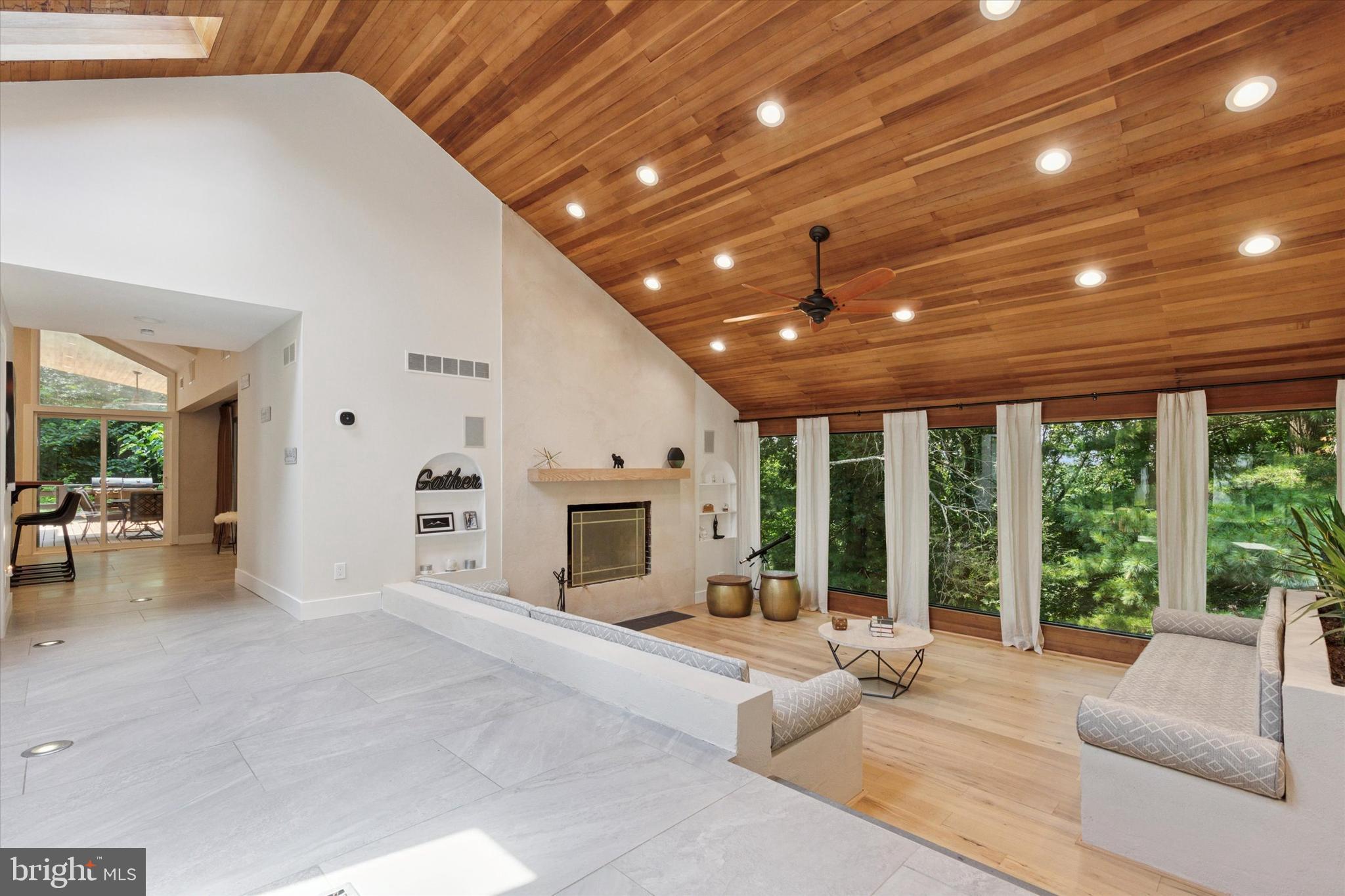 1220 VALLEY ROAD