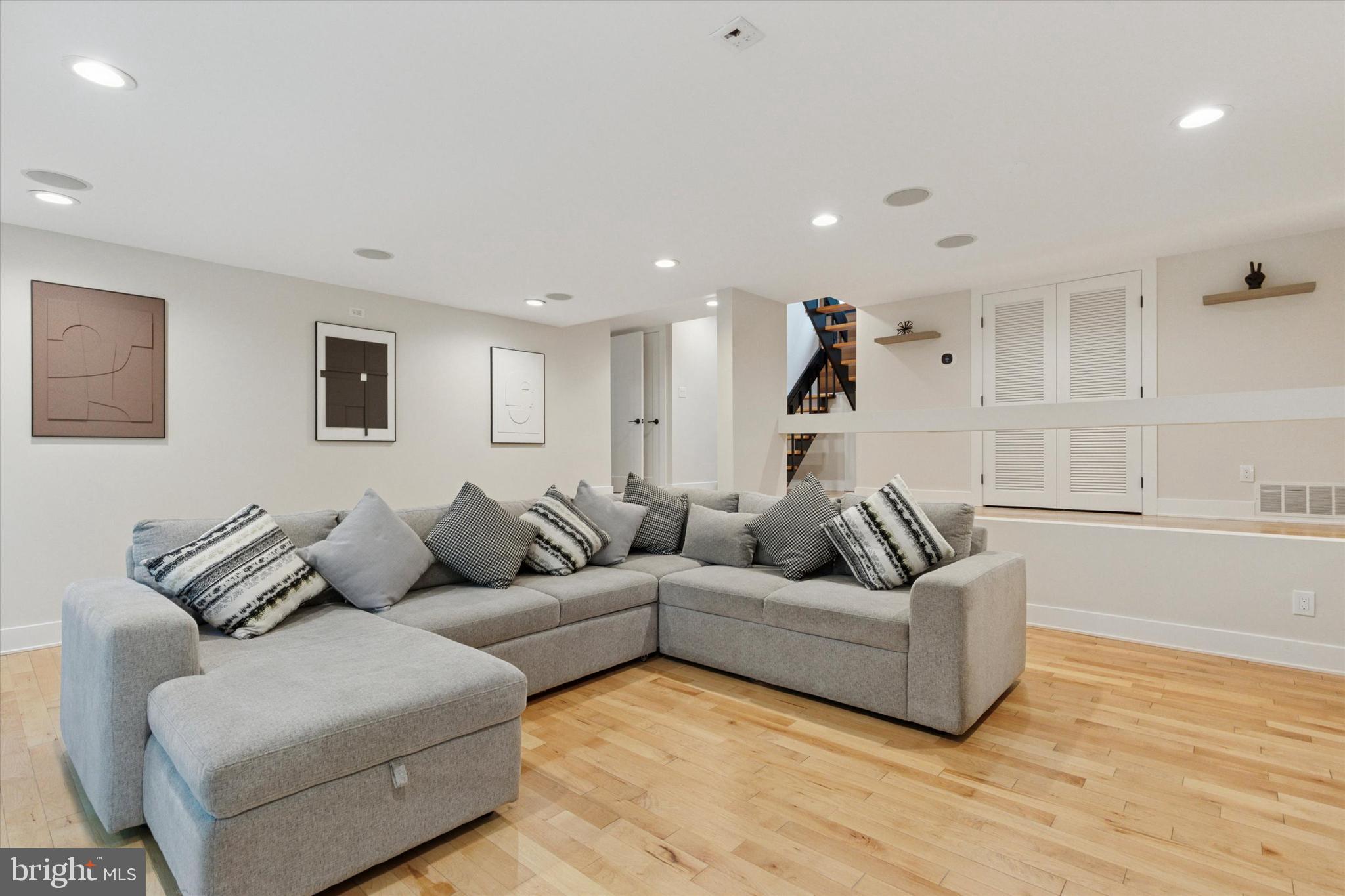 1220 VALLEY ROAD