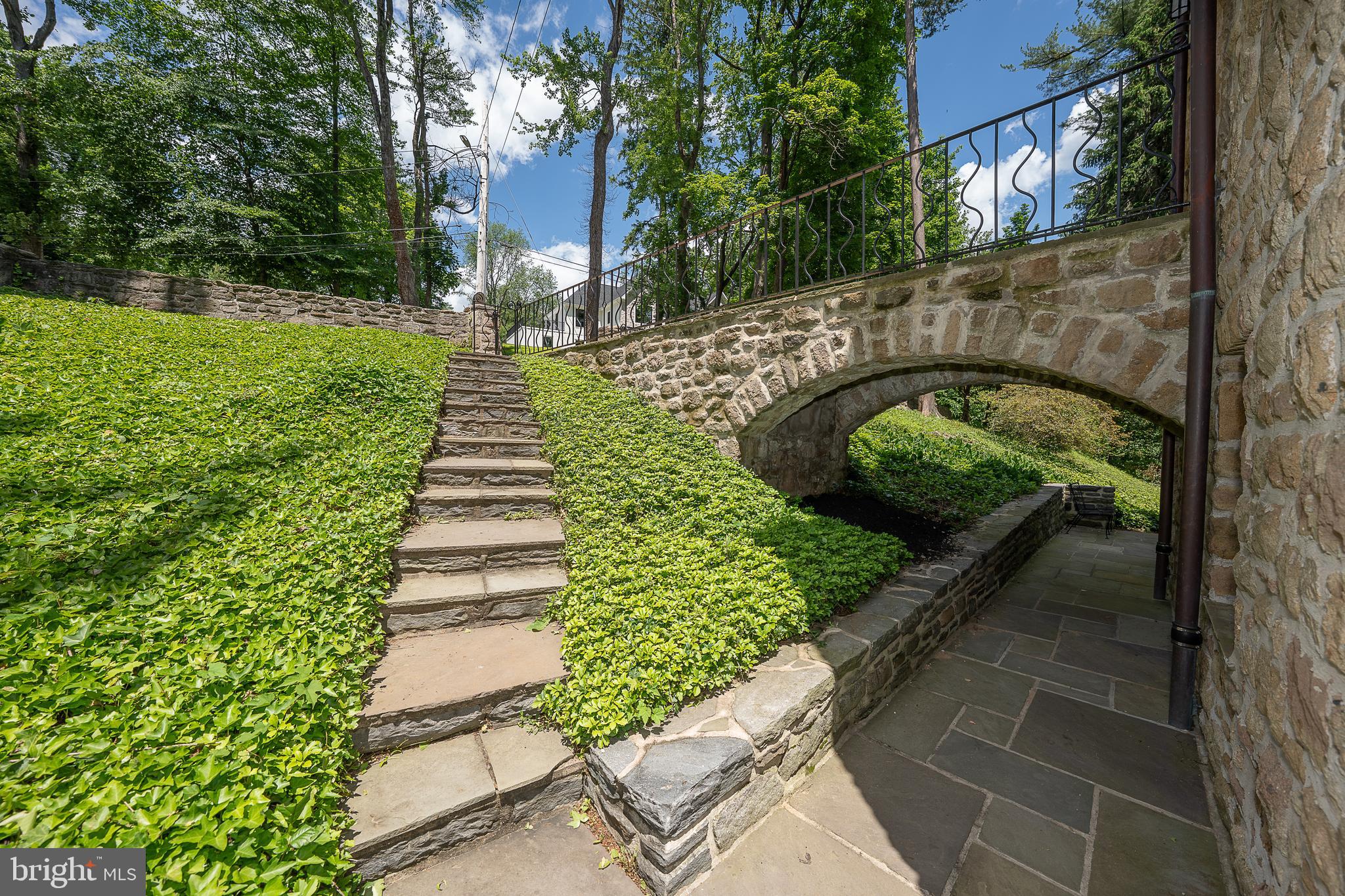 1187 RYDAL ROAD