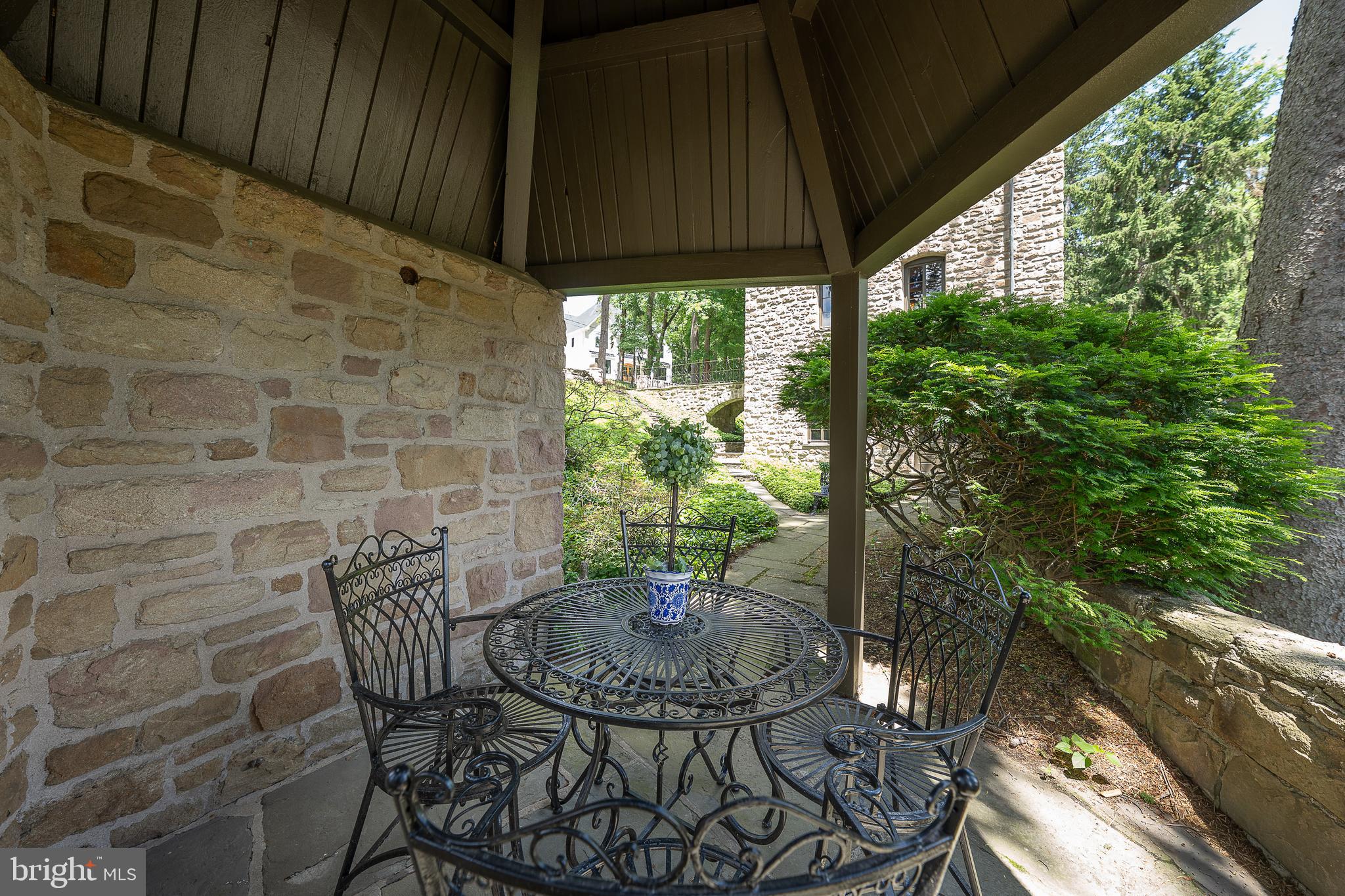1187 RYDAL ROAD