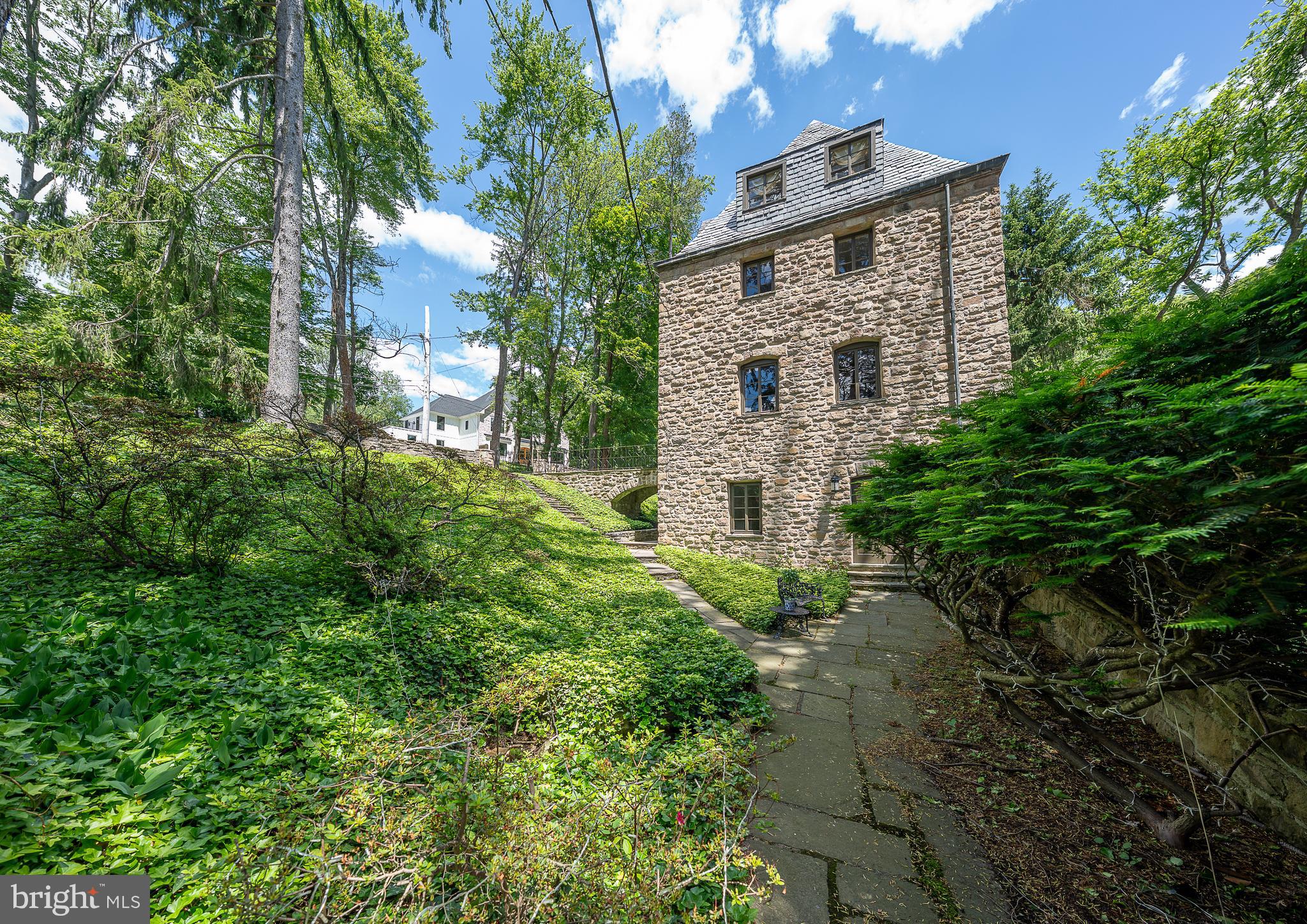 1187 RYDAL ROAD