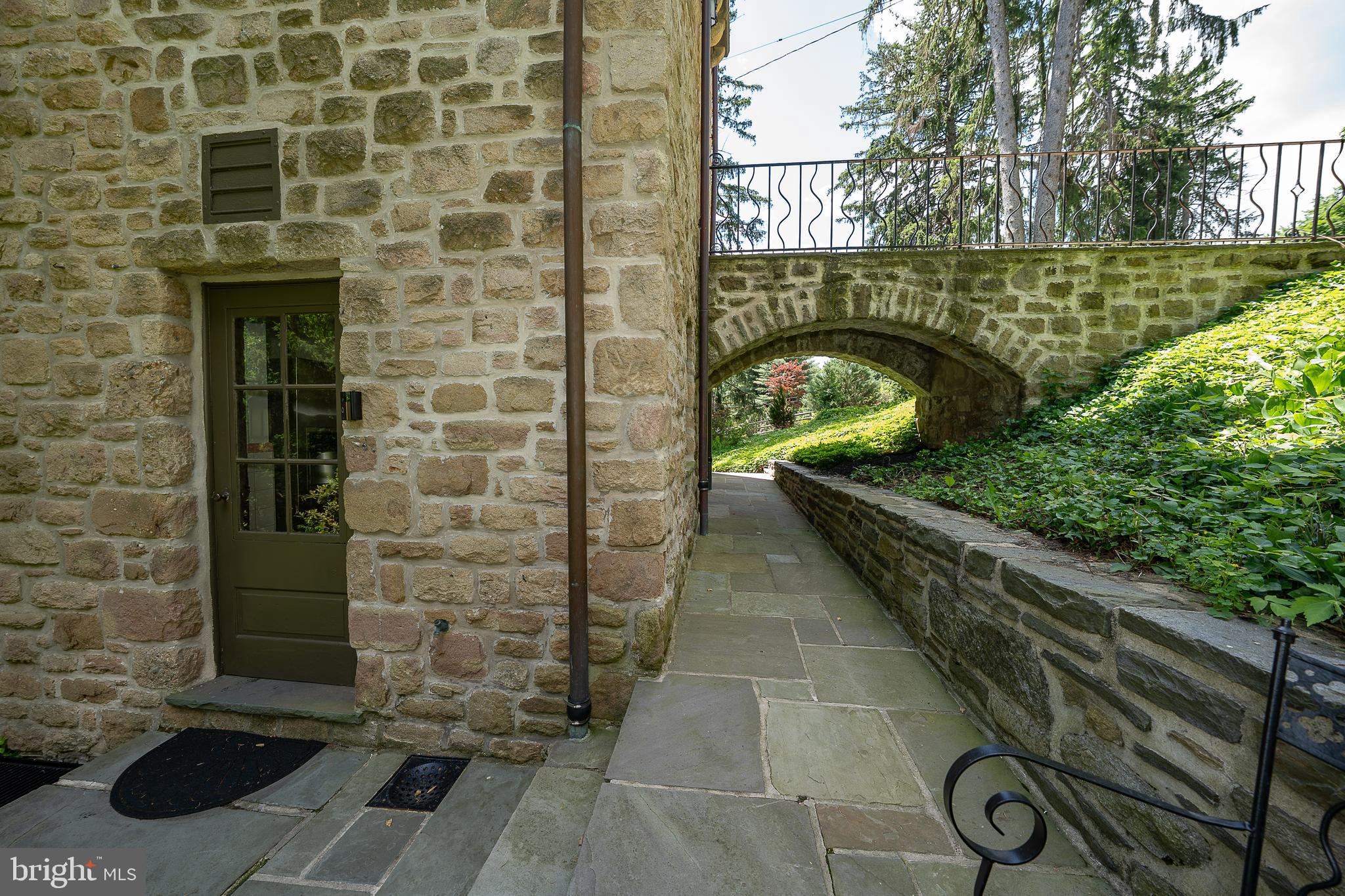 1187 RYDAL ROAD
