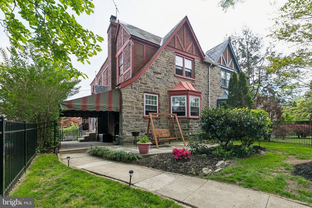 228 EDGEHILL ROAD