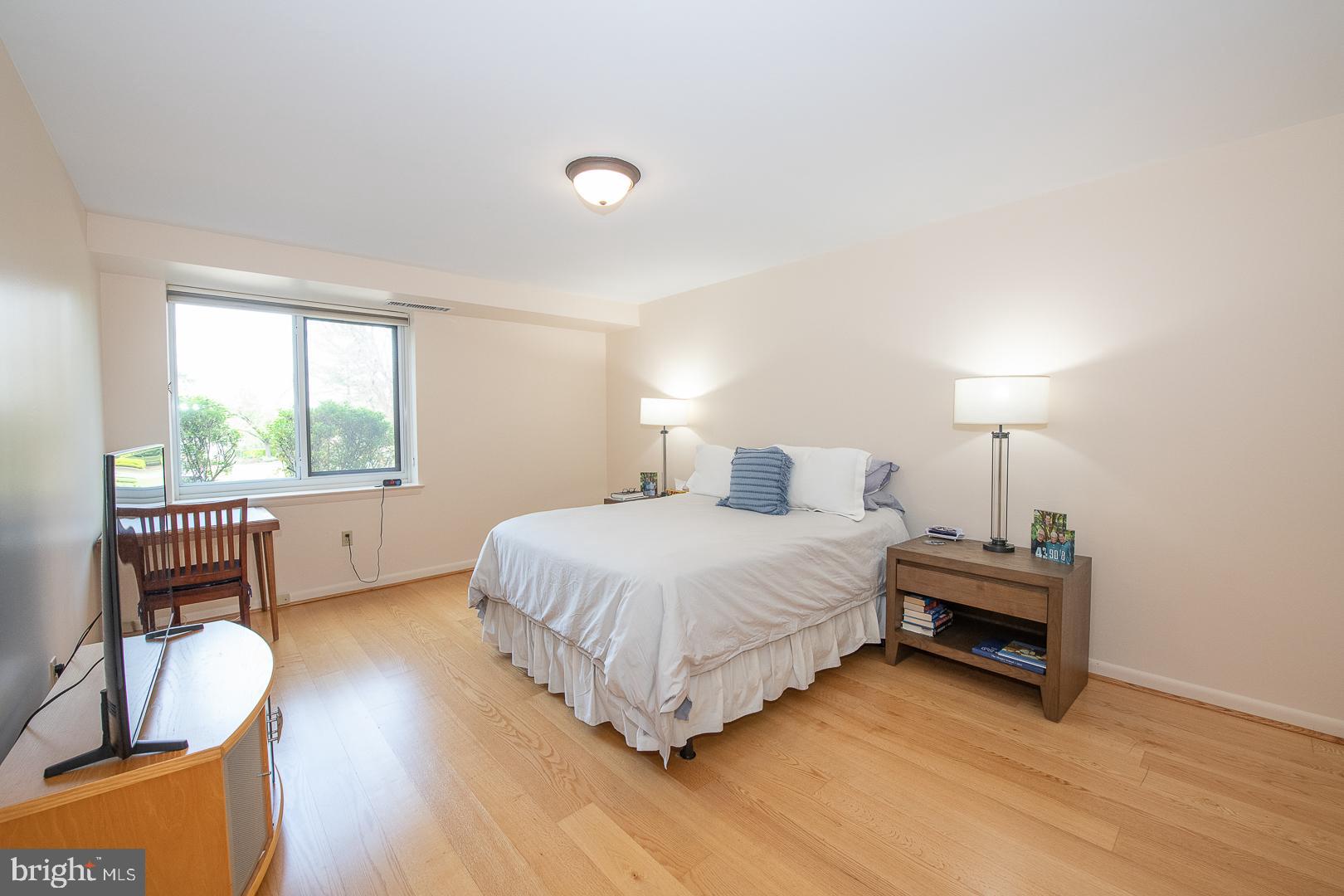 1637 OAKWOOD DRIVE S-122