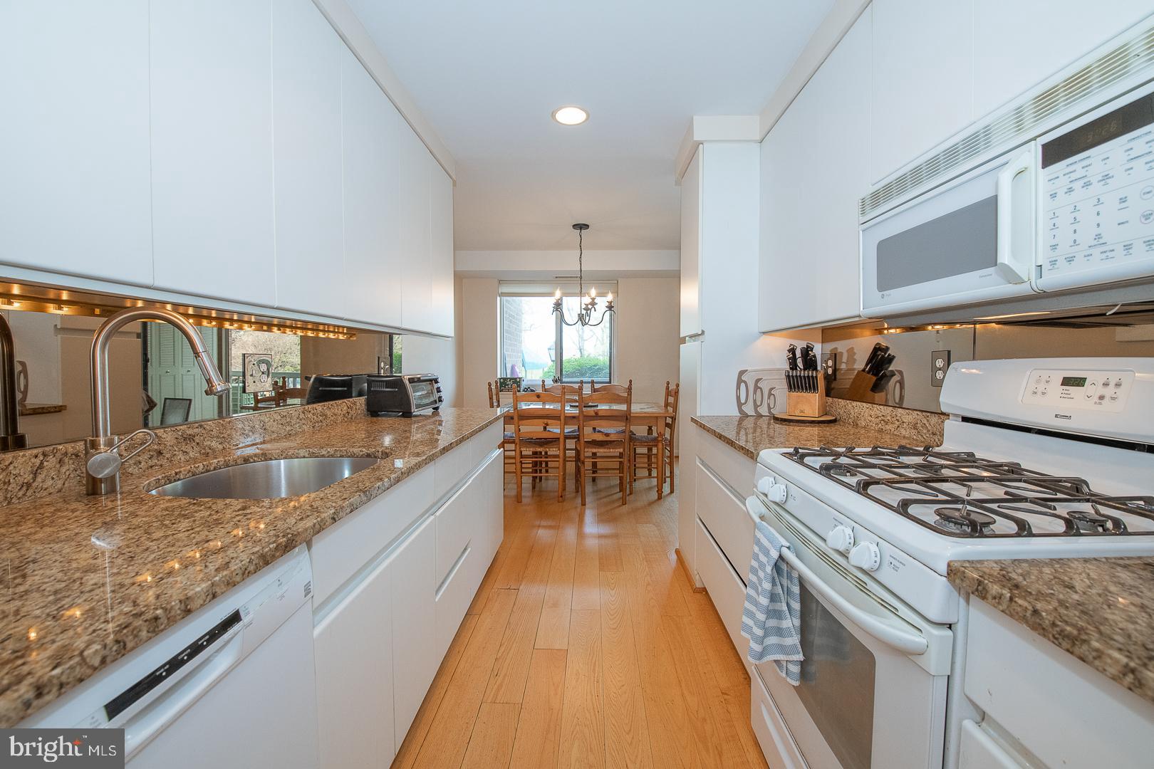 1637 OAKWOOD DRIVE S-122