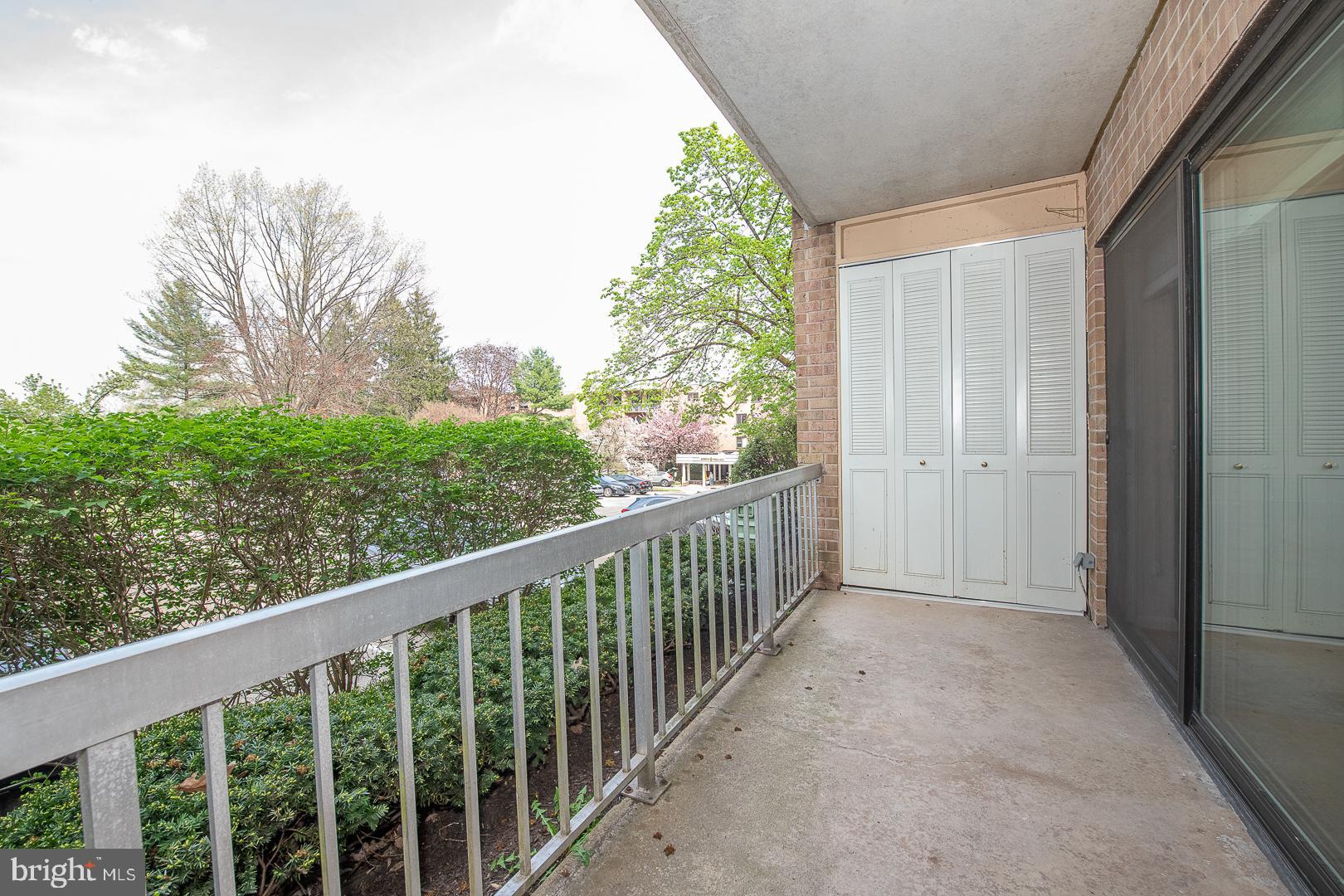 1637 OAKWOOD DRIVE S-122