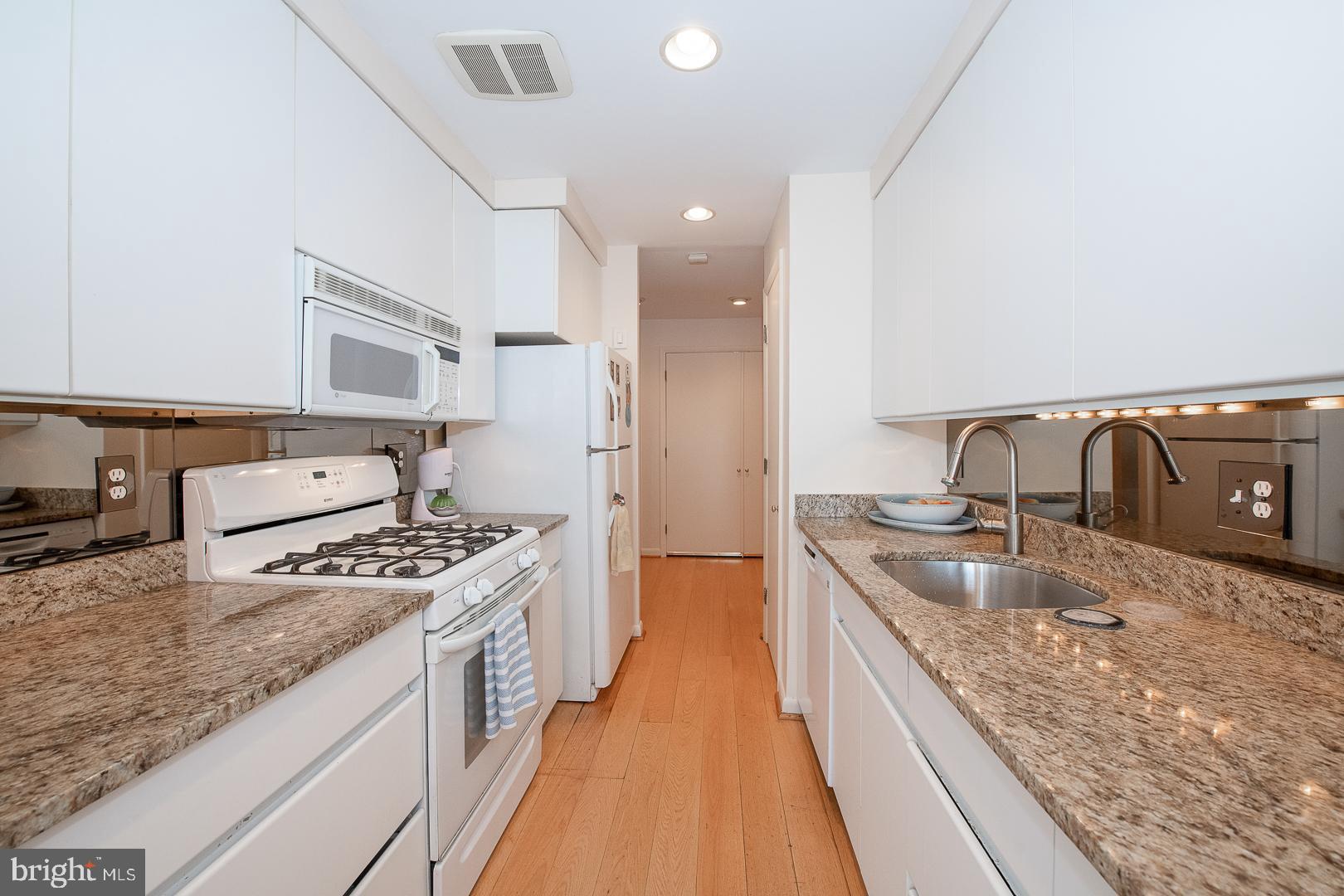 1637 OAKWOOD DRIVE S-122
