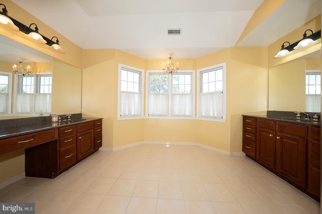 1109 RIVERVIEW LANE