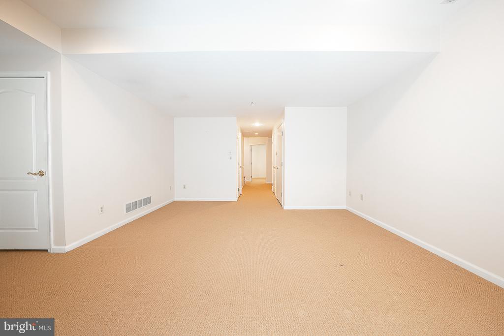 1109 RIVERVIEW LANE