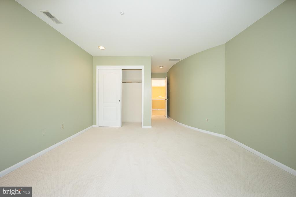 1109 RIVERVIEW LANE
