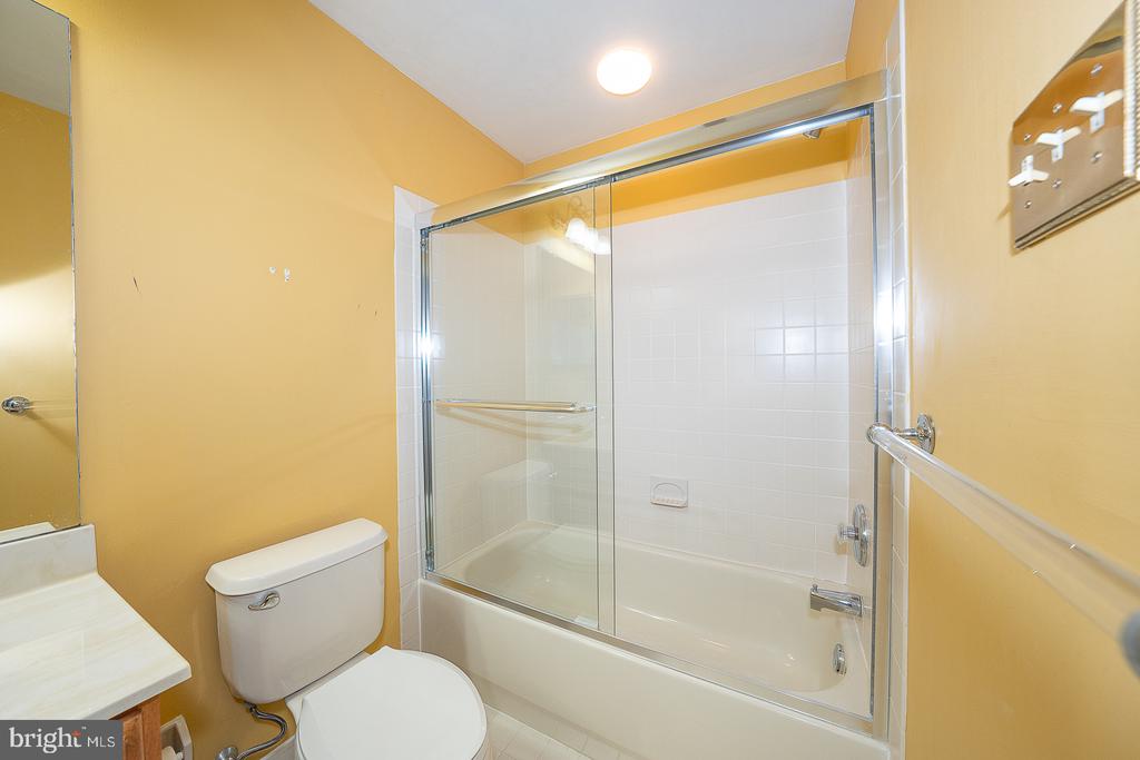 1109 RIVERVIEW LANE