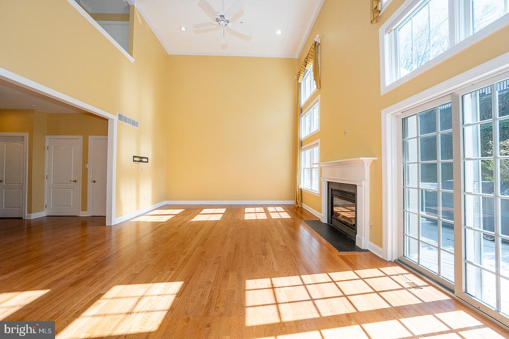 1109 RIVERVIEW LANE