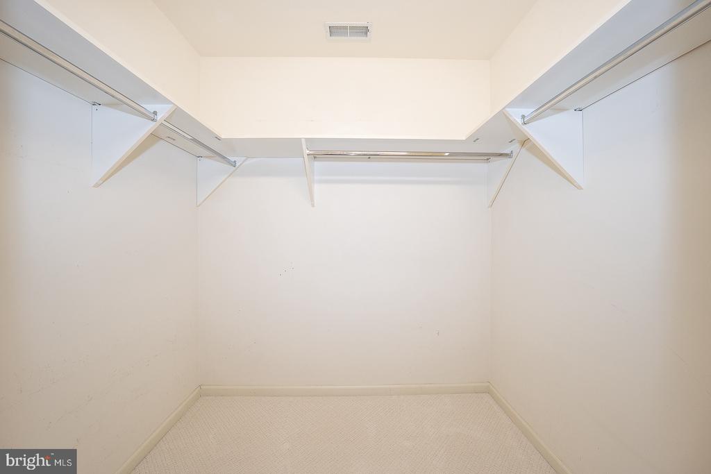 1109 RIVERVIEW LANE