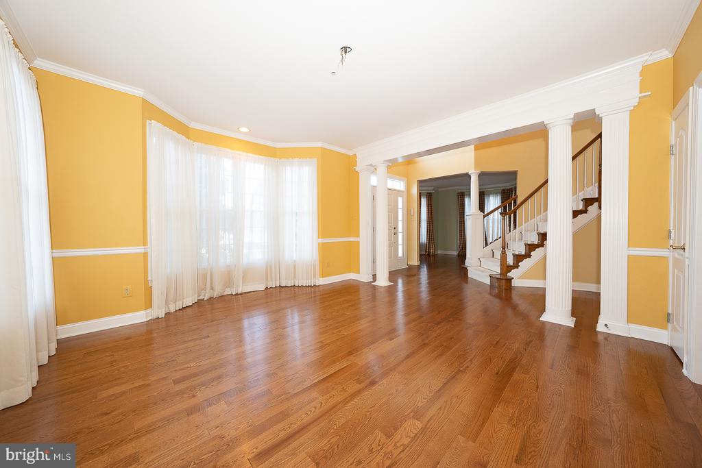 1109 RIVERVIEW LANE