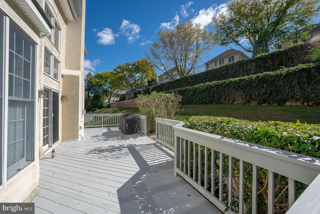 1109 RIVERVIEW LANE