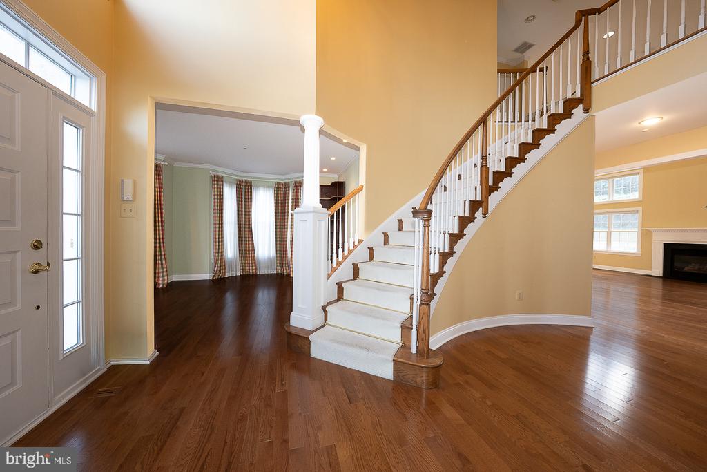 1109 RIVERVIEW LANE
